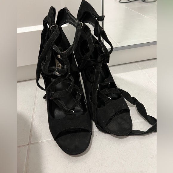 Black lace up heels - Picture 2 of 4